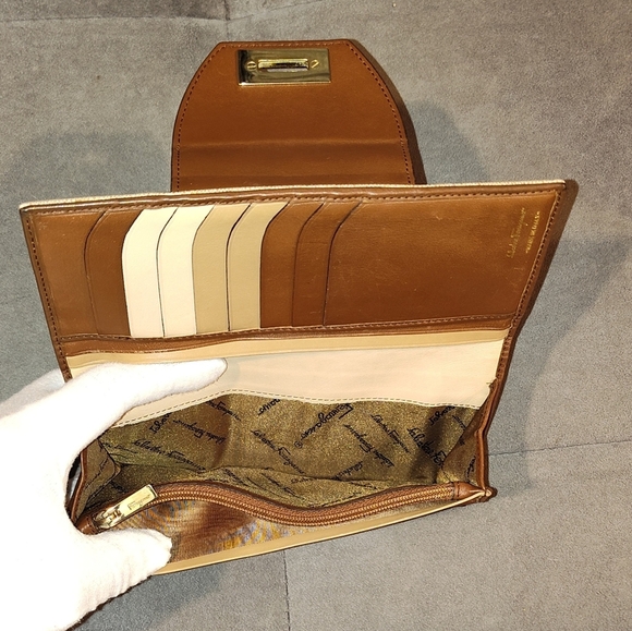 SALVATORE FERRAGAMO BEIGE & BROWN LEATHER GANCINI EMBOSSED SATCHEL & WALLET SET - Picture 16 of 16